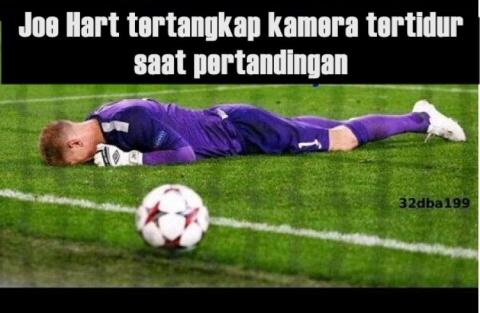 10 Meme lucu tentang kiper ini bikin ketawa sambil loncat