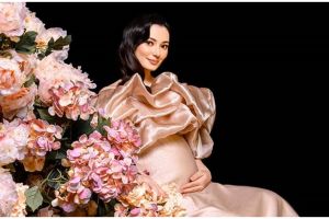 5 Beda gaya pemotretan maternity Asmirandah, bukti makin glowing