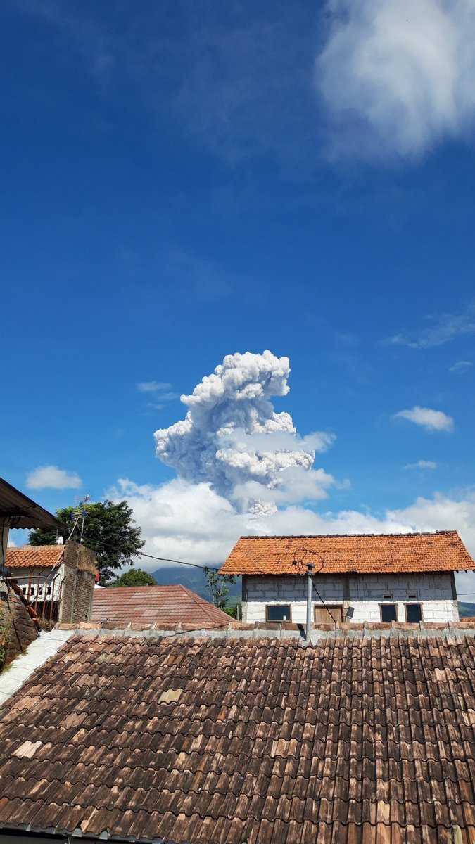 10 Potret detik-detik erupsi Merapi, tinggi kolom capai 6.000 meter