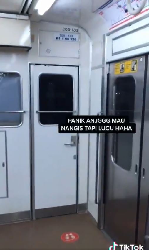 Viral penumpang terjebak di dalam gerbong KRL, ini cerita lengkapnya
