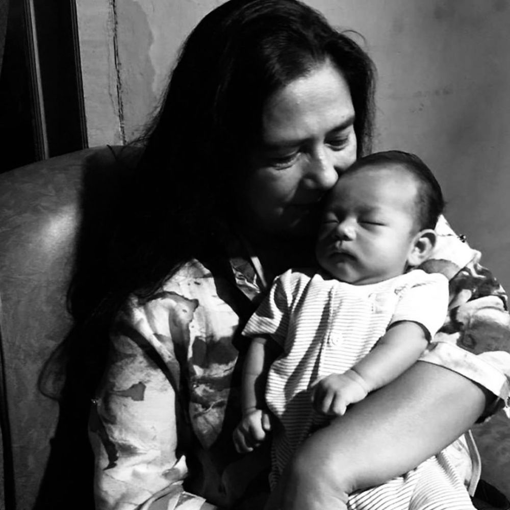 Istri Natana melahirkan, ini 7 potret Lydia Kandou momong cucu kelima