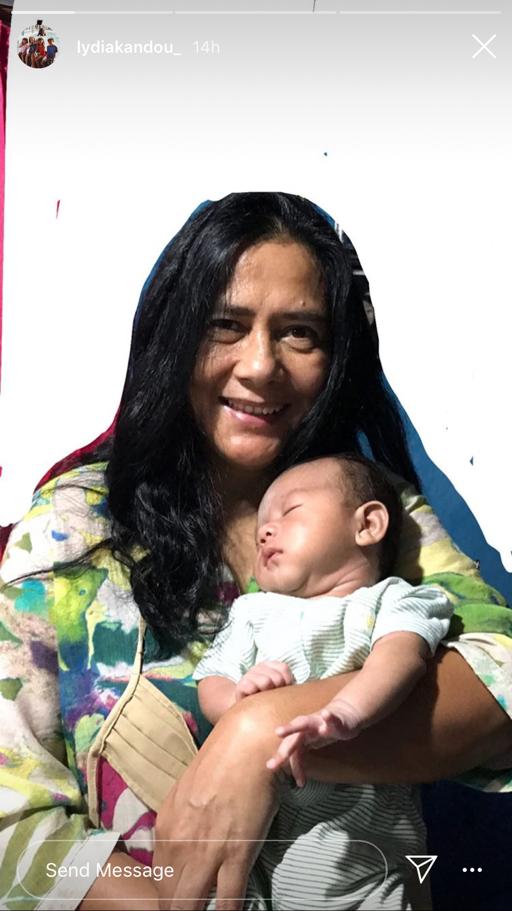Istri Natana melahirkan, ini 7 potret Lydia Kandou momong cucu kelima