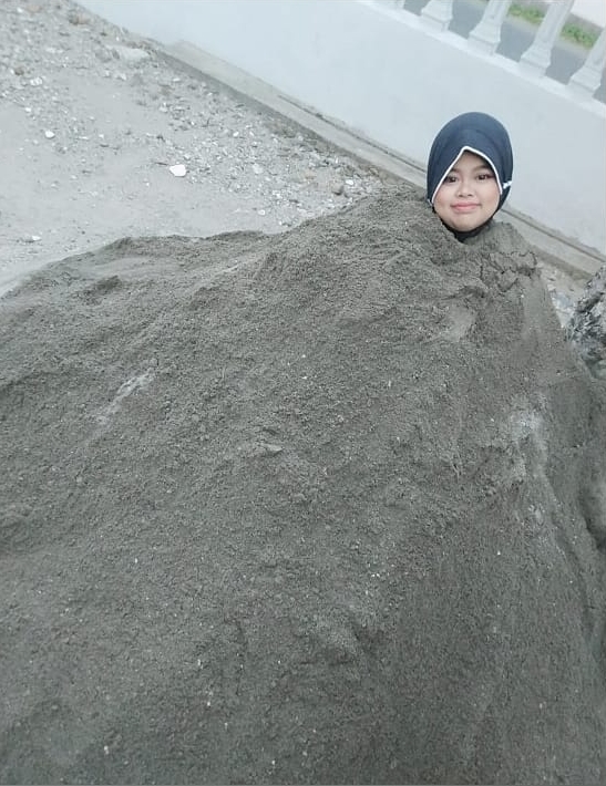 Kangen main pantai, potret Kekeyi 'piknik di rumah' ini jadi sorotan