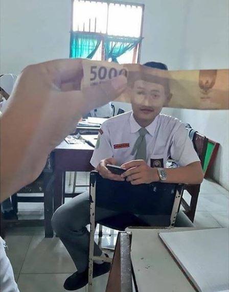 7 Potret muka orang digabung gambar di uang ini kocak