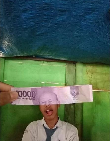 7 Potret muka orang digabung gambar di uang ini kocak
