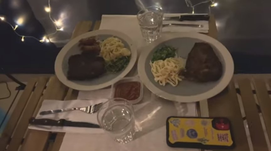 10 Momen Aditya Zoni & Zoe Jackson rayakan anniversary ke-2, romantis