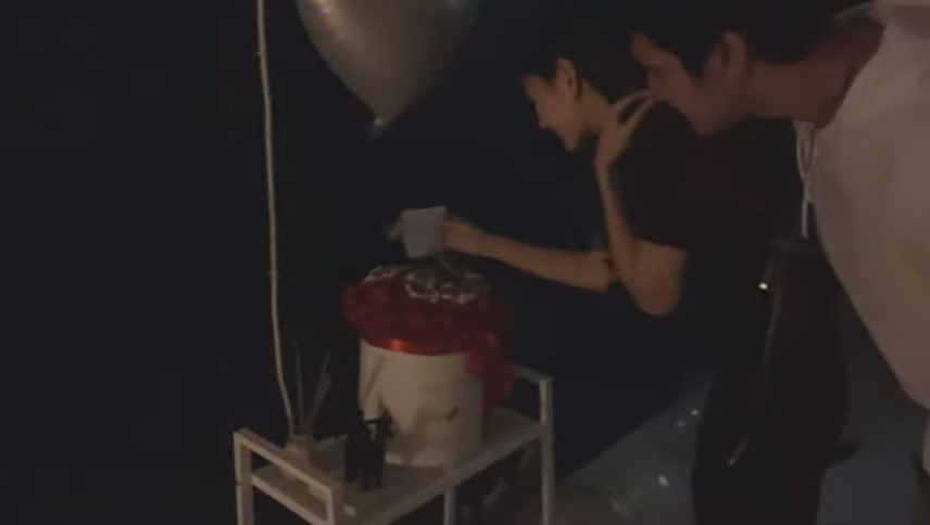 10 Momen Aditya Zoni & Zoe Jackson rayakan anniversary ke-2, romantis