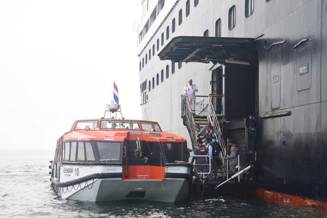 9 Potret penyelamatan ABK oleh Tim Satgas Kesehatan Covid-19 Indonesia