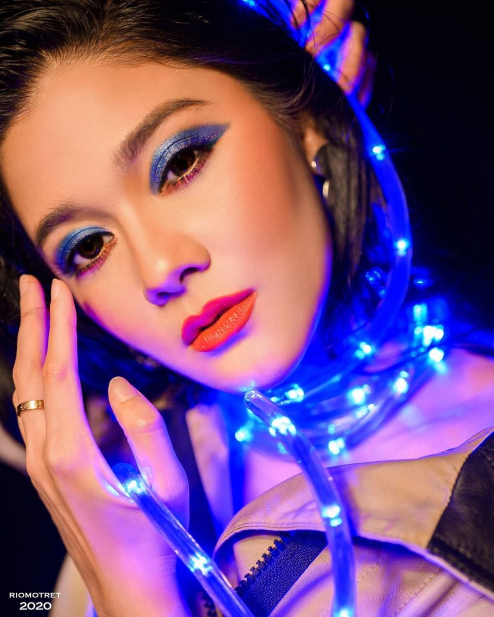 6 Gaya photo shoot Naysila Mirdad, penampilannya curi perhatian