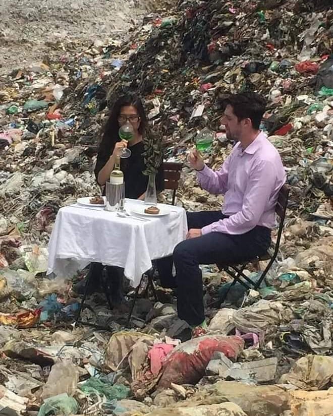 10 Momen absurd ngasih kejutan ini bikin senyum tipis