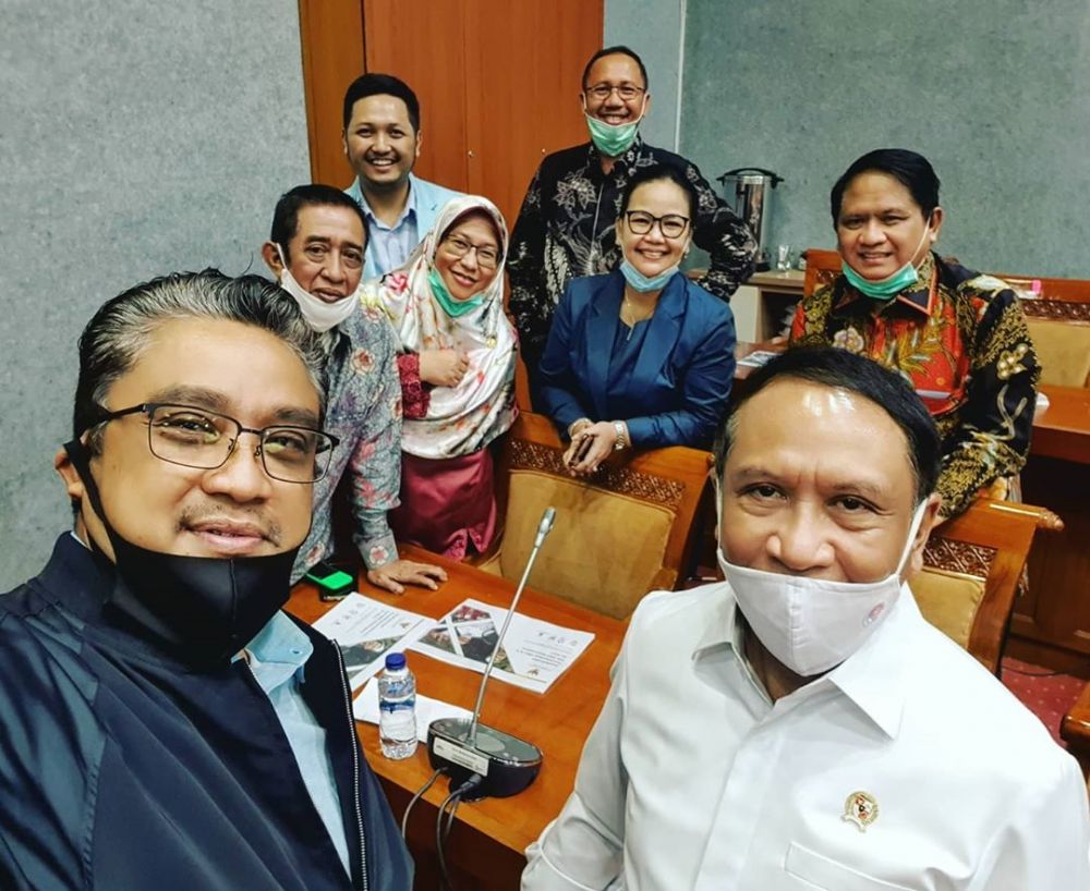 Gaya 6 artis ngantor di DPR saat corona, Krisdayanti curi perhatian
