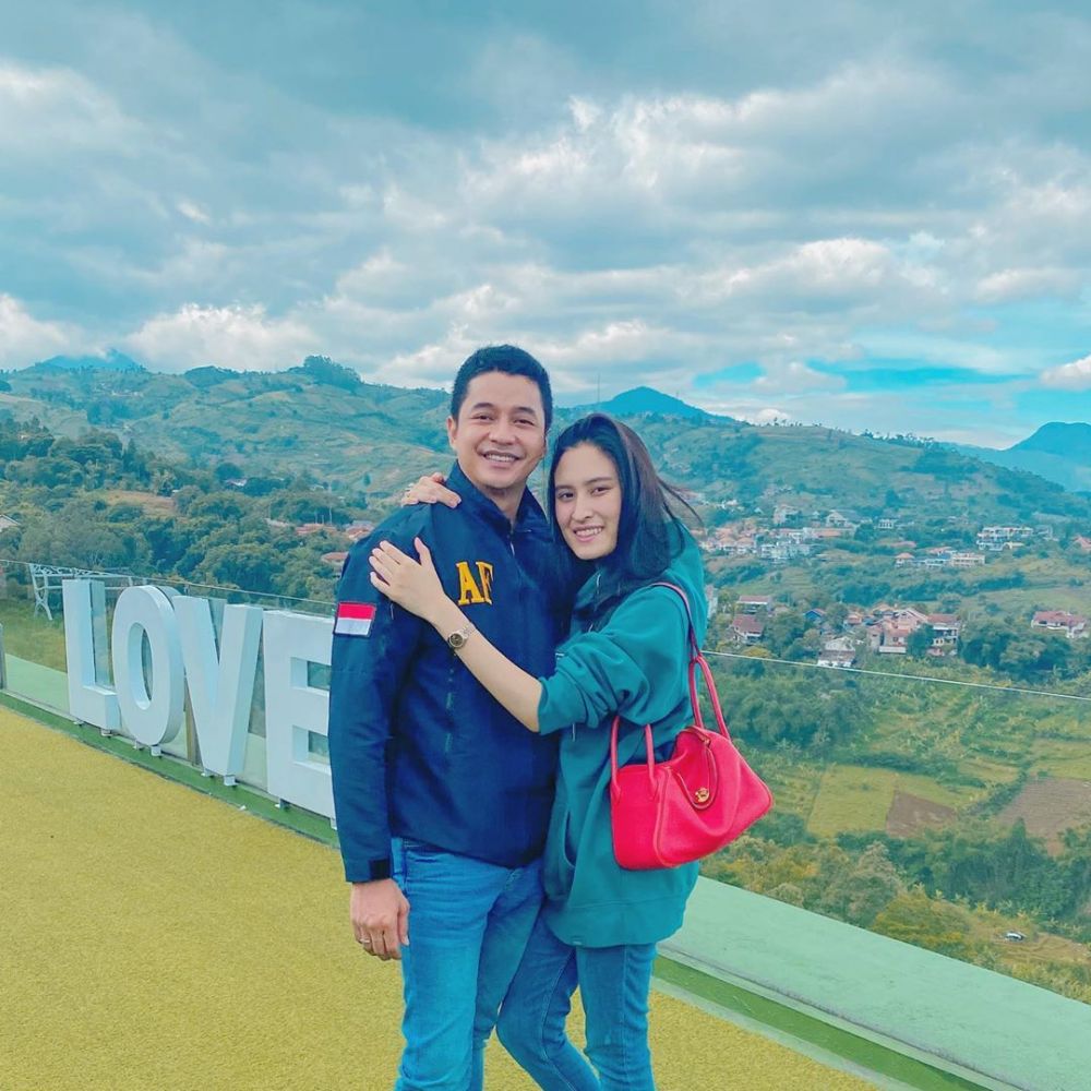 7 Potret honeymoon sederhana Adly Fairuz dan Angbeen Rishi