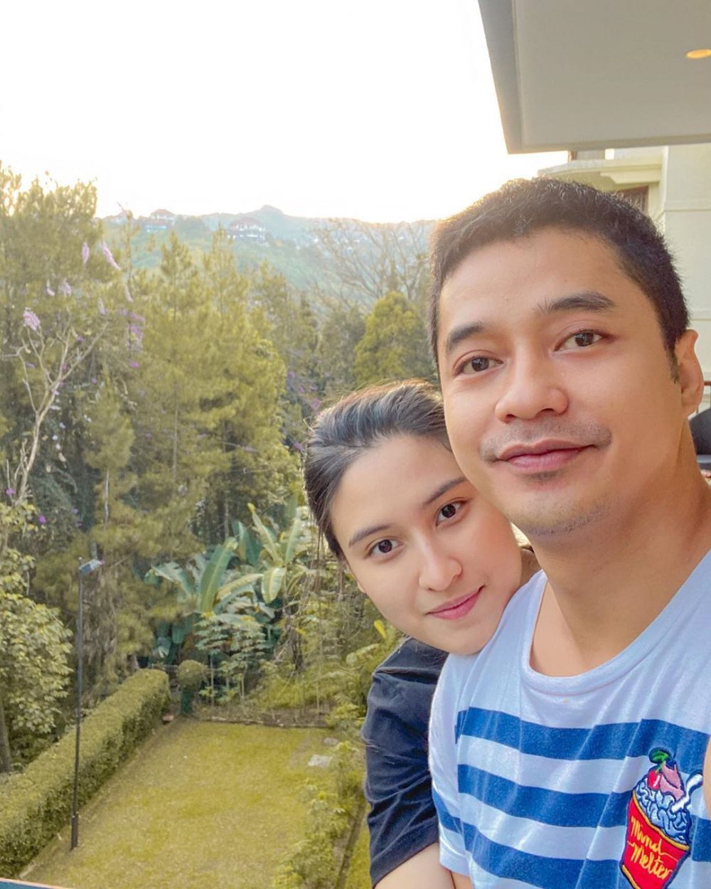 7 Potret honeymoon sederhana Adly Fairuz dan Angbeen Rishi