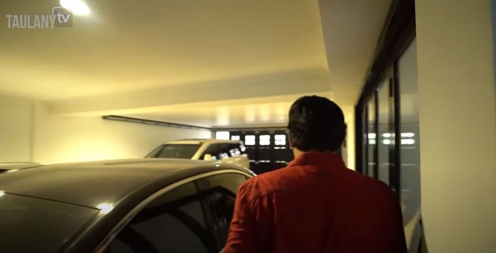 9 Penampakan garasi Prilly Latuconsina, mobil klasiknya curi perhatian