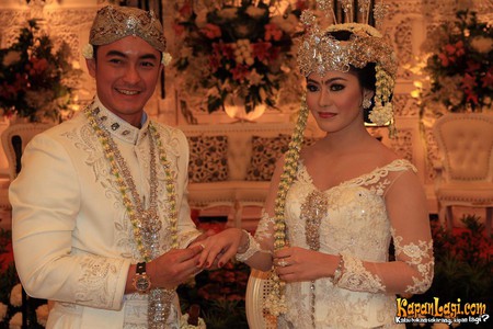 6 Fakta perceraian Zumi Zola dan istri, jalani sidang virtual