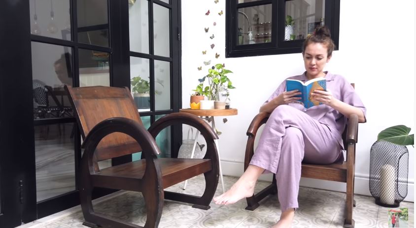 8 Penampakan rumah Rianti Cartwright, bergaya klasik Amerika