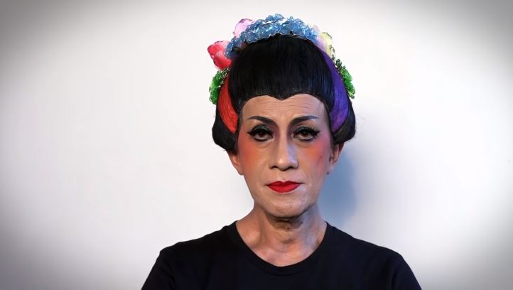 5 Potret makeup Didik Nini Thowok saat Lathi challenge, memukau