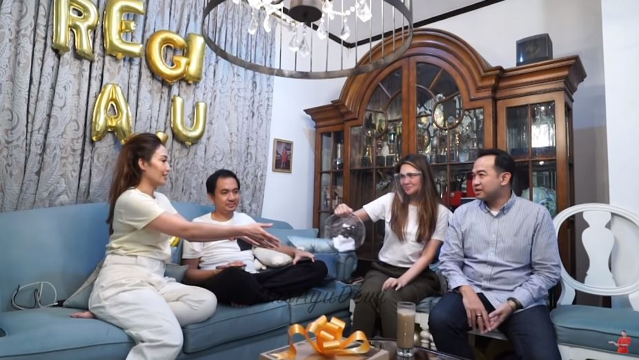 8 Momen perayaan ultah pernikahan Ayu Dewi & Regi, kuenya unik
