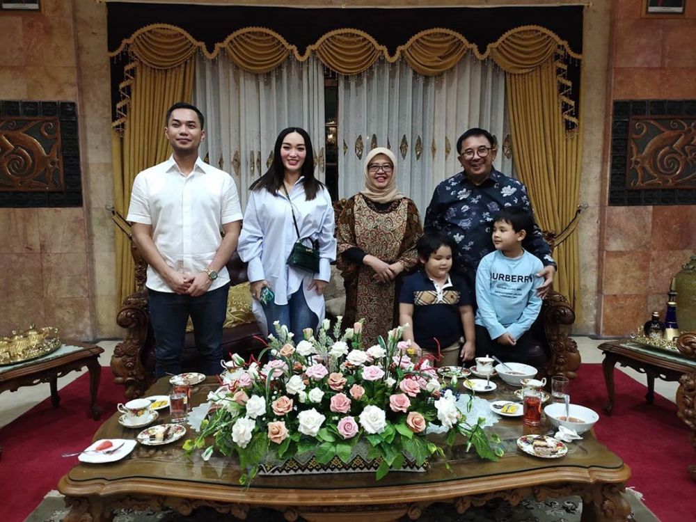 10 Potret aktivitas Zaskia Gotik pulang ke kampung halaman suami