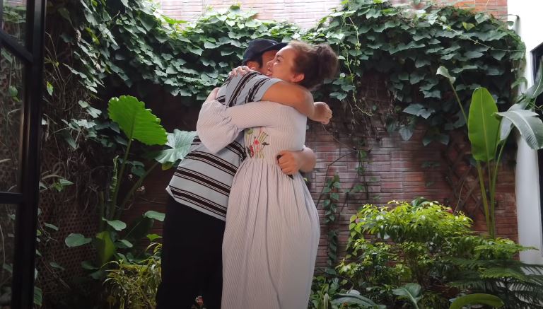 7 Momen bahagia Rianti Cartwright umumkan jenis kelamin bayi