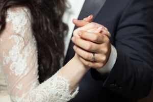 Sedih, pengantin pria ini meninggal usai resepsi diduga positif corona