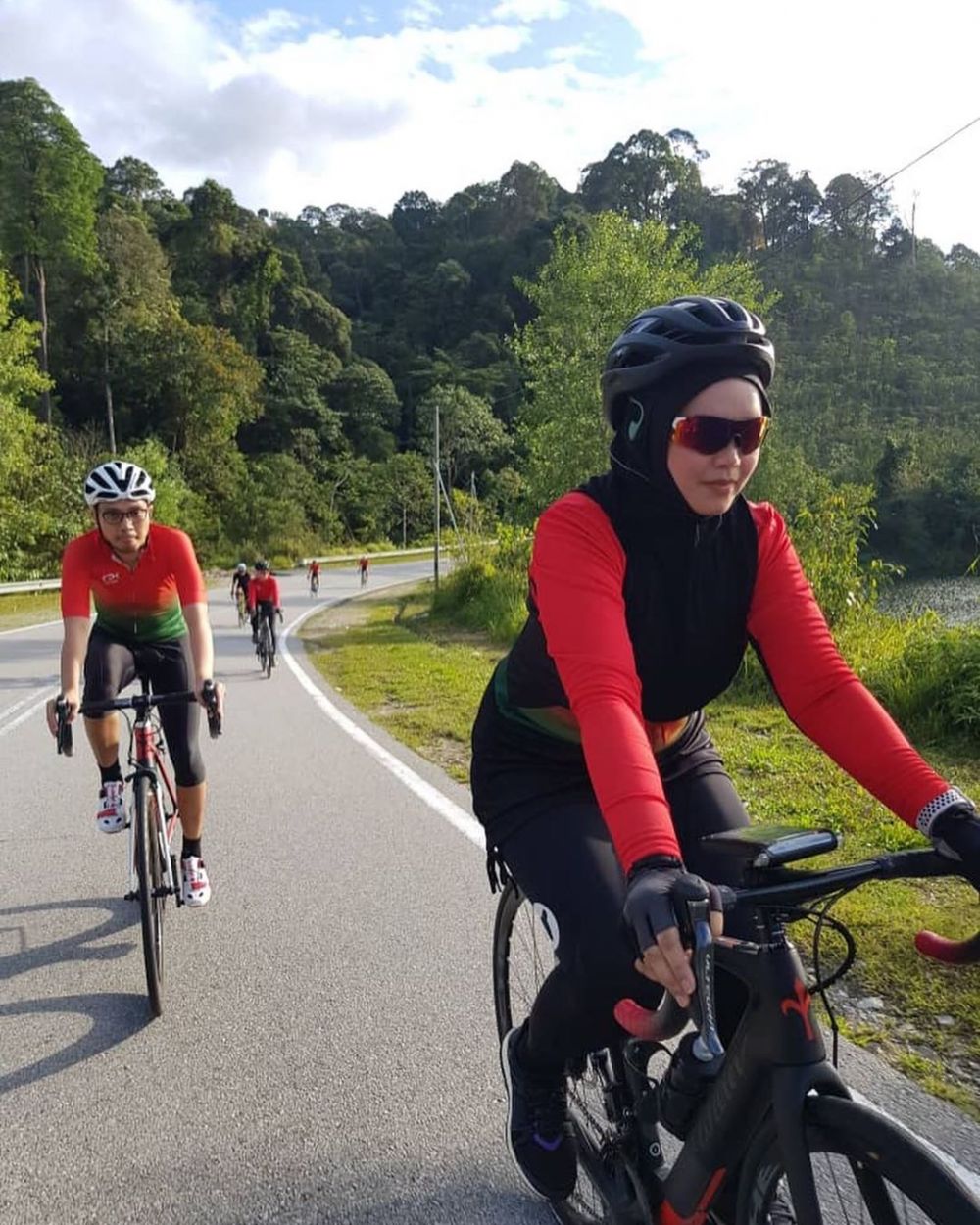 Bukan sepeda lipat, 8 seleb Indonesia ini pilih road bike ...