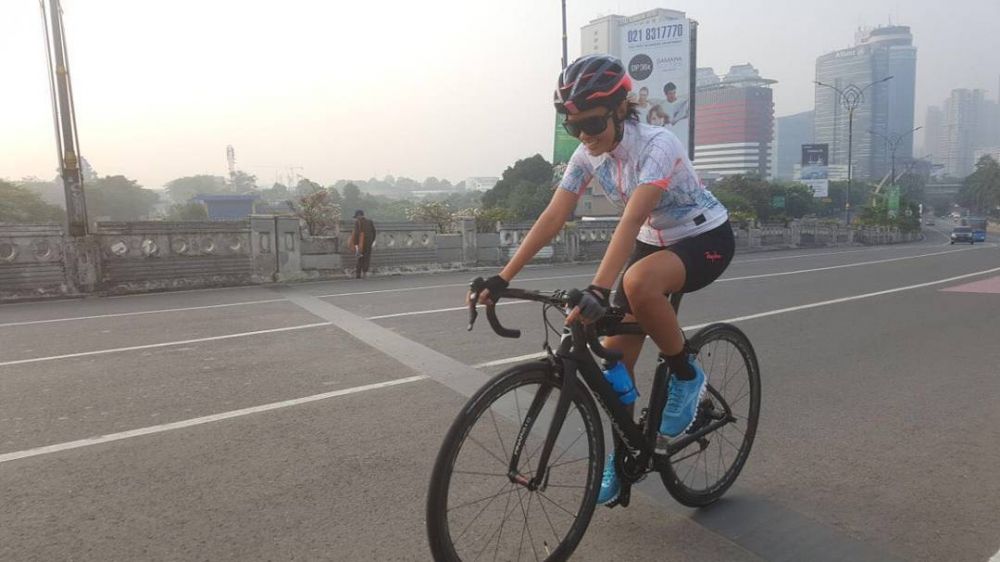 Bukan sepeda lipat, 8 seleb Indonesia ini pilih road bike buat gowes