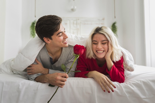 175 Kata-kata romantis untuk suami, maknanya dalam penuh cinta bikin hubungan makin harmonis