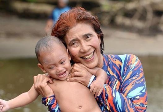 8 Momen Susi Pudjiastuti momong cucu, seru sekaligus hangat