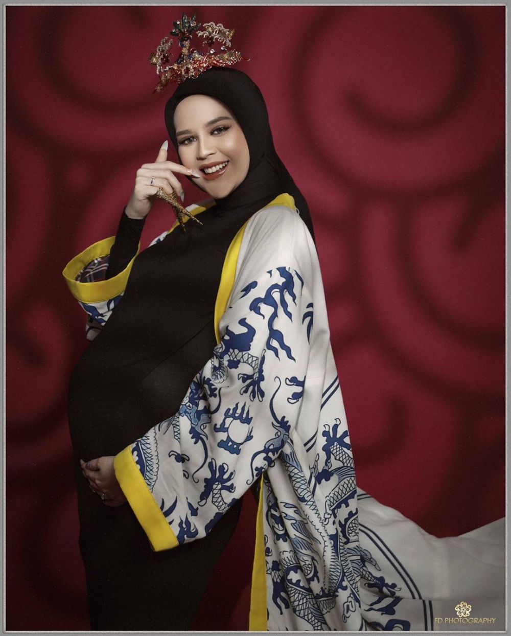 8 Beda gaya pemotretan maternity Cut Meyriska dalam berbagai tema