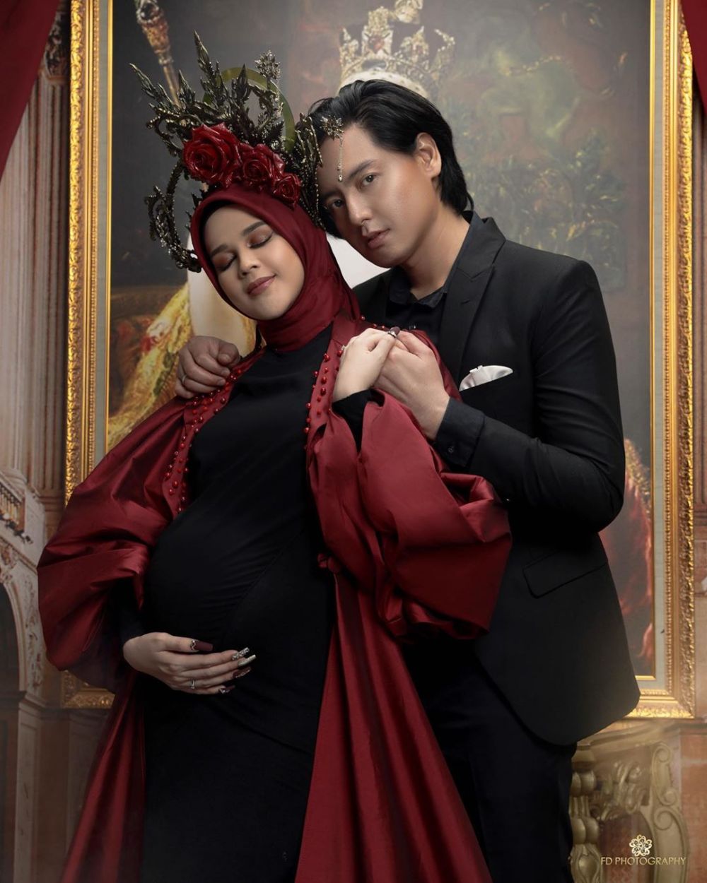 8 Beda gaya pemotretan maternity Cut Meyriska dalam berbagai tema