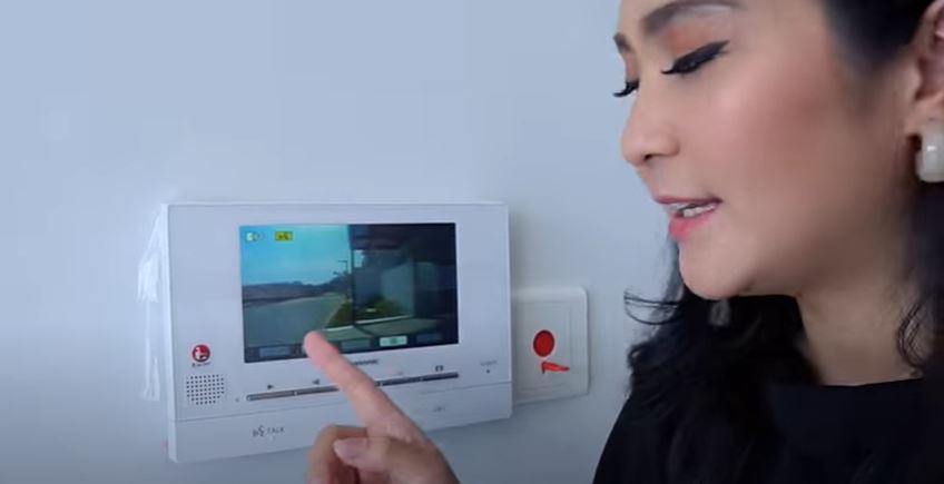 16 Potret rumah baru Caca Tengker, bergaya modern minimalis