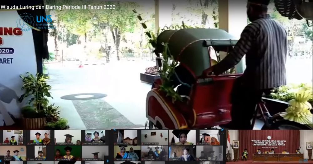 8 Potret wisuda drive thru di UNS, transportasinya curi perhatian