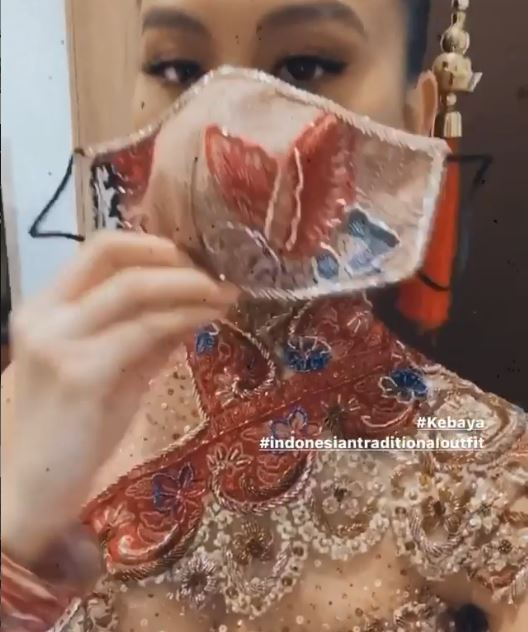 Pakai kebaya di acara keluarga, 7 gaya Agnez Mo jadi sorotan