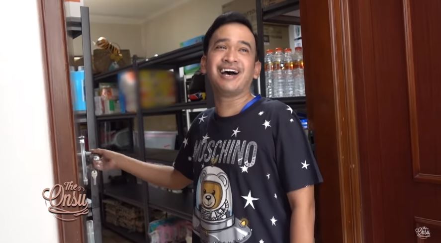 Penampakan 'minimarket' di rumah 4 seleb, bikin melongo