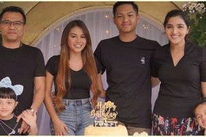 11 Potret pesta ulang tahun Azriel Hermansyah ke-20, tak dihadiri KD
