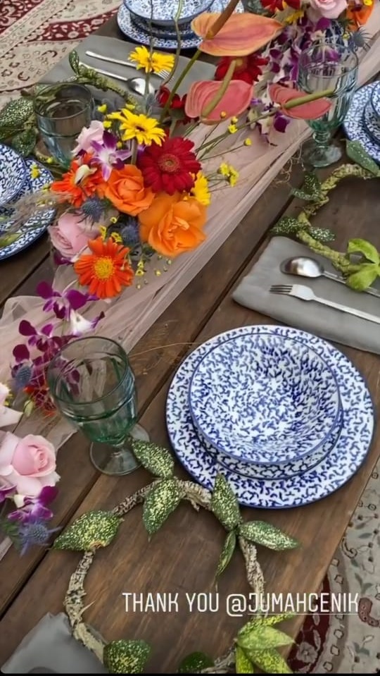 10 Potret resepsi pernikahan Tara Basro dan Daniel Adnan, pesta kebun