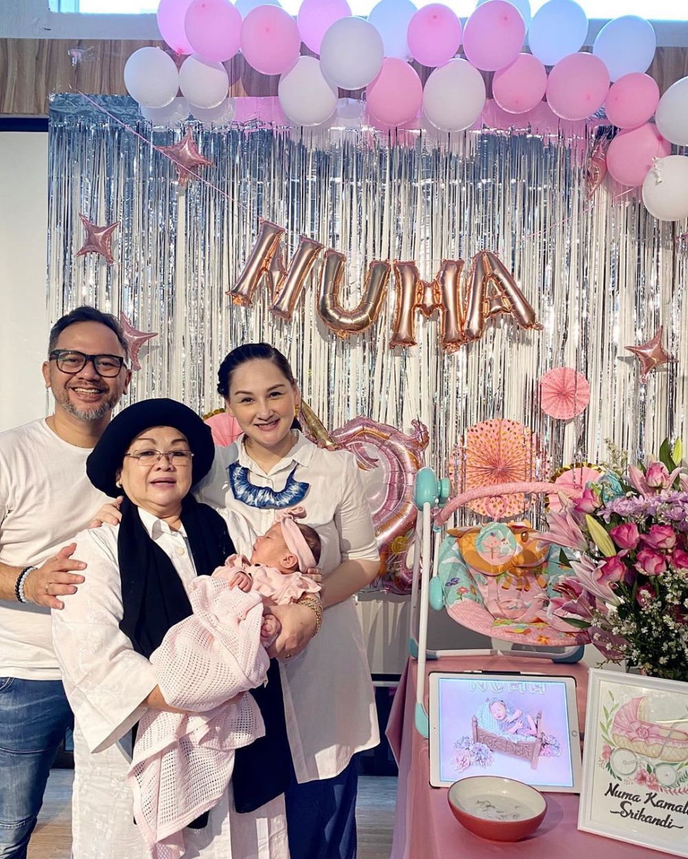 8 Momen hangat Mona Ratuliu rayakan ulang tahun & akikah anaknya