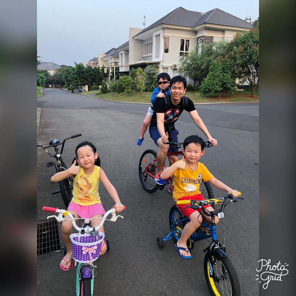 5 Momen Hendra Setiawan bersepeda bareng anak-anaknya, seru abis