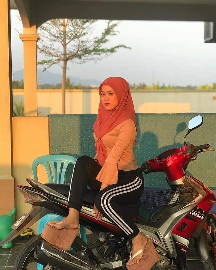 10 Momen absurd cewek di jalan ini bikin gagal paham