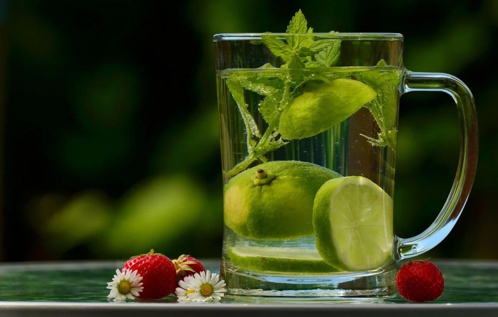 5 Ramuan infused water yang bisa mengatasi masalah kulit wajah