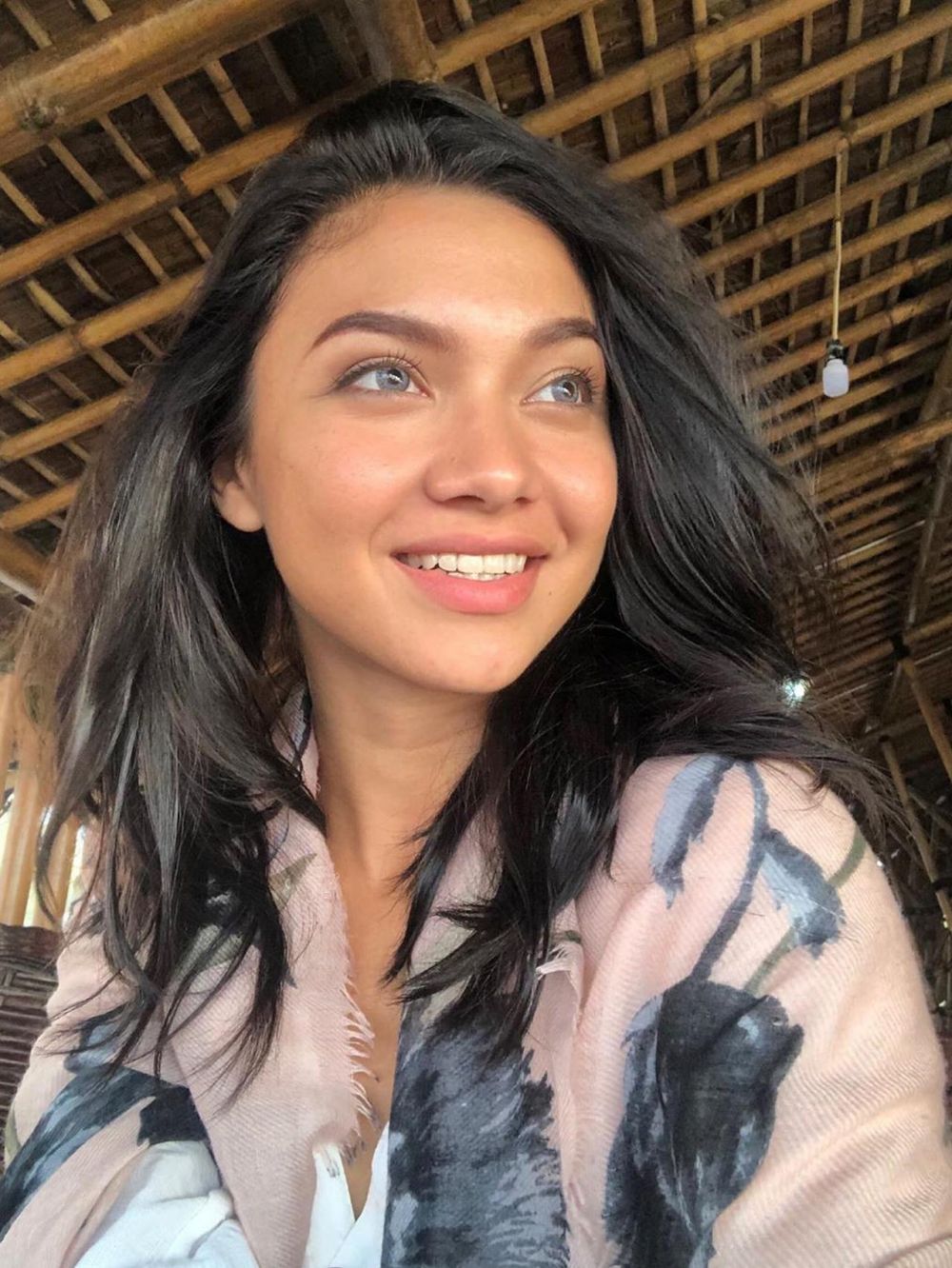 7 Potret Angela Gilsha tanpa makeup, percaya diri tampil jerawatan