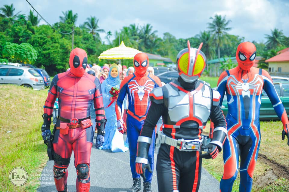 Viral kisah 4 kakak pakai kostum superhero antar adik perempuan nikah