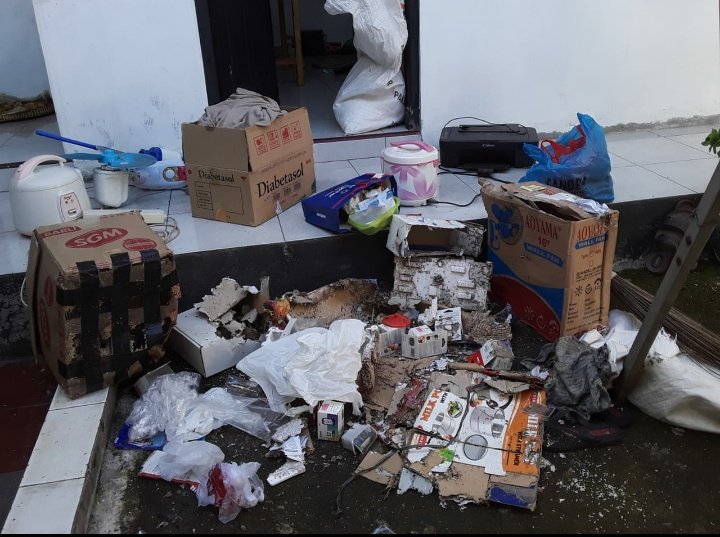 10 Potret barang di kos usai ditinggal berbulan-bulan, bikin miris