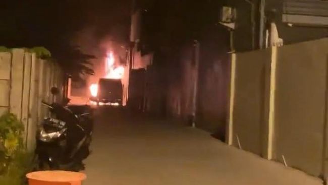 Video detik-detik mobil Via Vallen terbakar dari rekaman CCTV