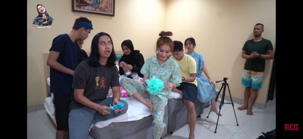 8 Potret ulang tahun Ria Ricis ke-25 di Maluku, penuh kejutan