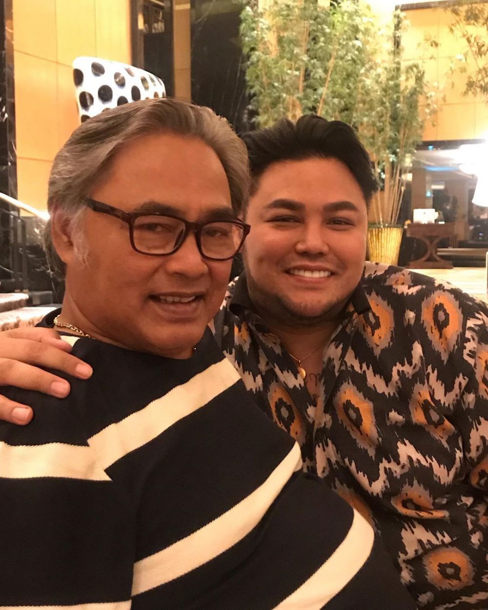 Jarang tersorot, ini 8 potret Ivan Gunawan dan keluarga