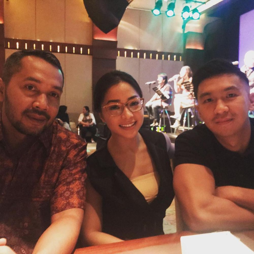 8 Momen Indra Priawan bareng keluarga Nikita Willy, hangat & akrab