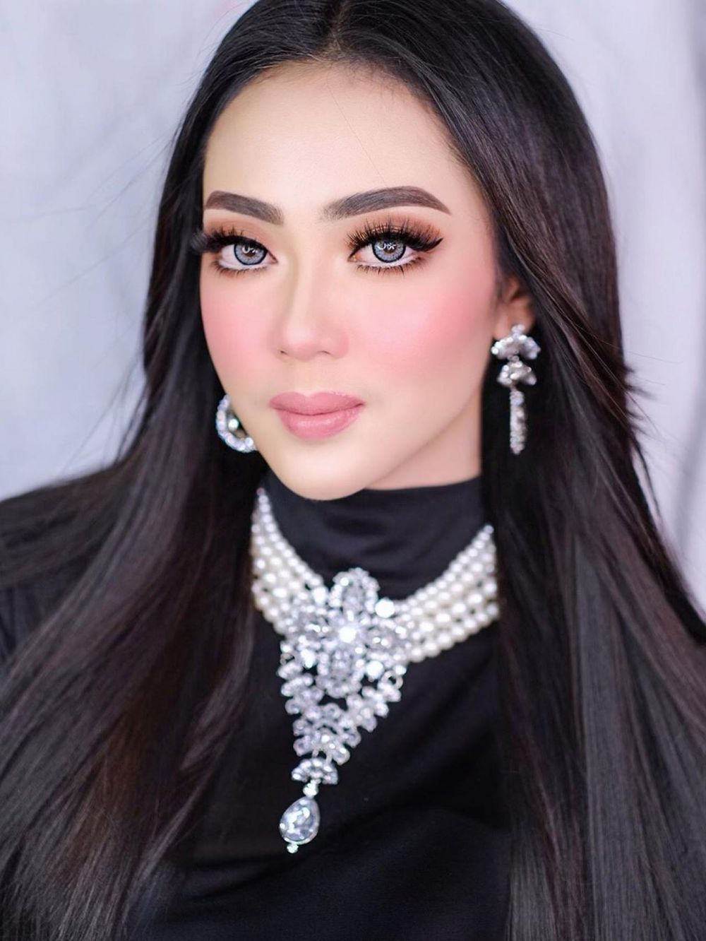 Disebut mirip Syahrini, ini 10 potret selebgram Tyara Melati Sukma