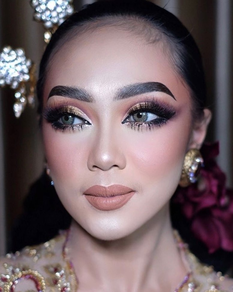 Disebut mirip Syahrini, ini 10 potret selebgram Tyara Melati Sukma